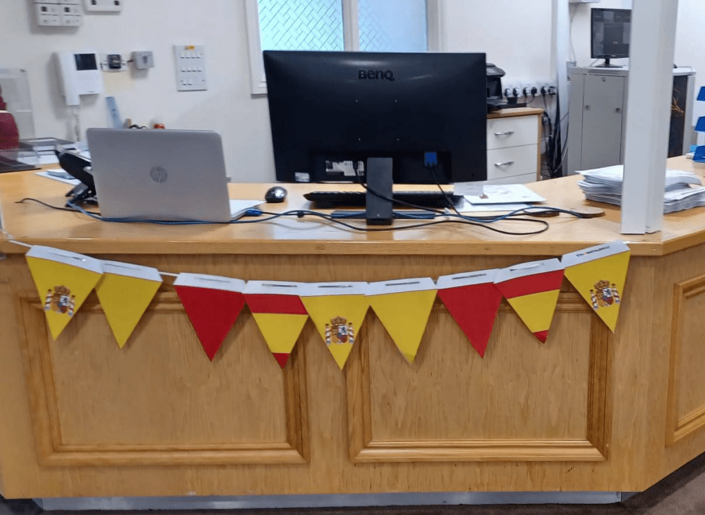 mohammad-bin-inam-desk-Fiesta-Nacional-de-España
